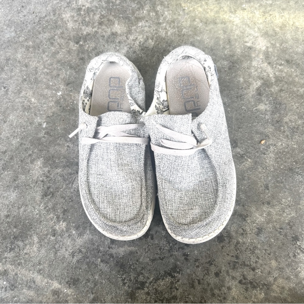 Hey Dudes, women’s size 5